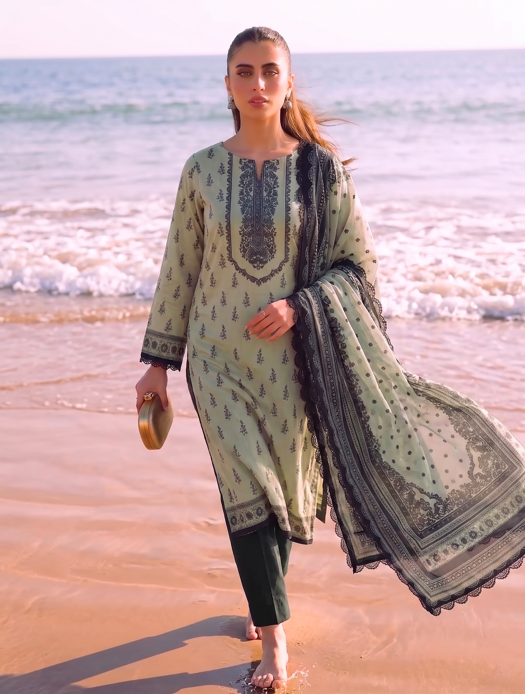 Mintra 3PC unstitched printed lawn — detail