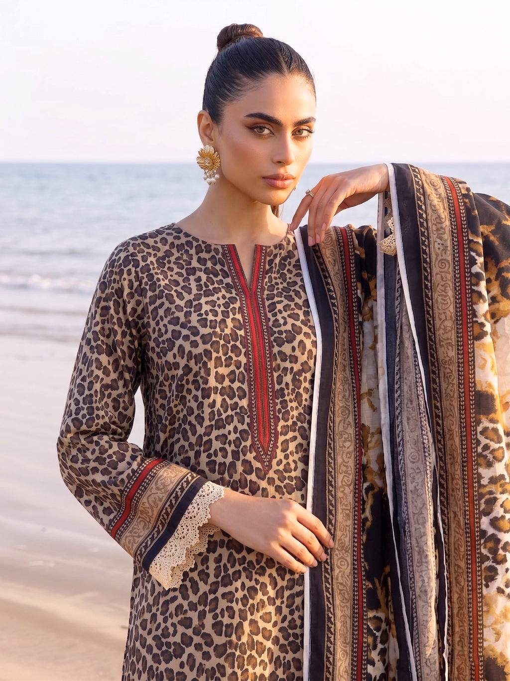 Sahara 3PC unstitched printed lawn — detail